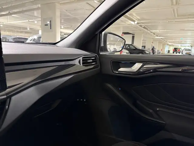 Ford Focus view 8