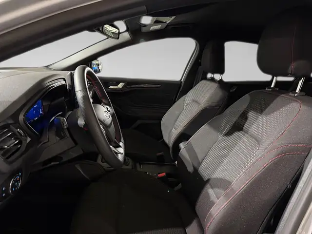 Ford Focus view 3