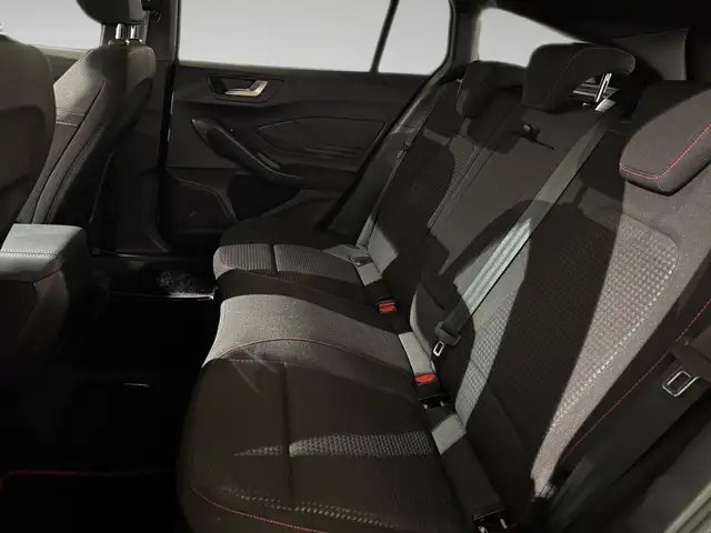 Ford Focus view 10