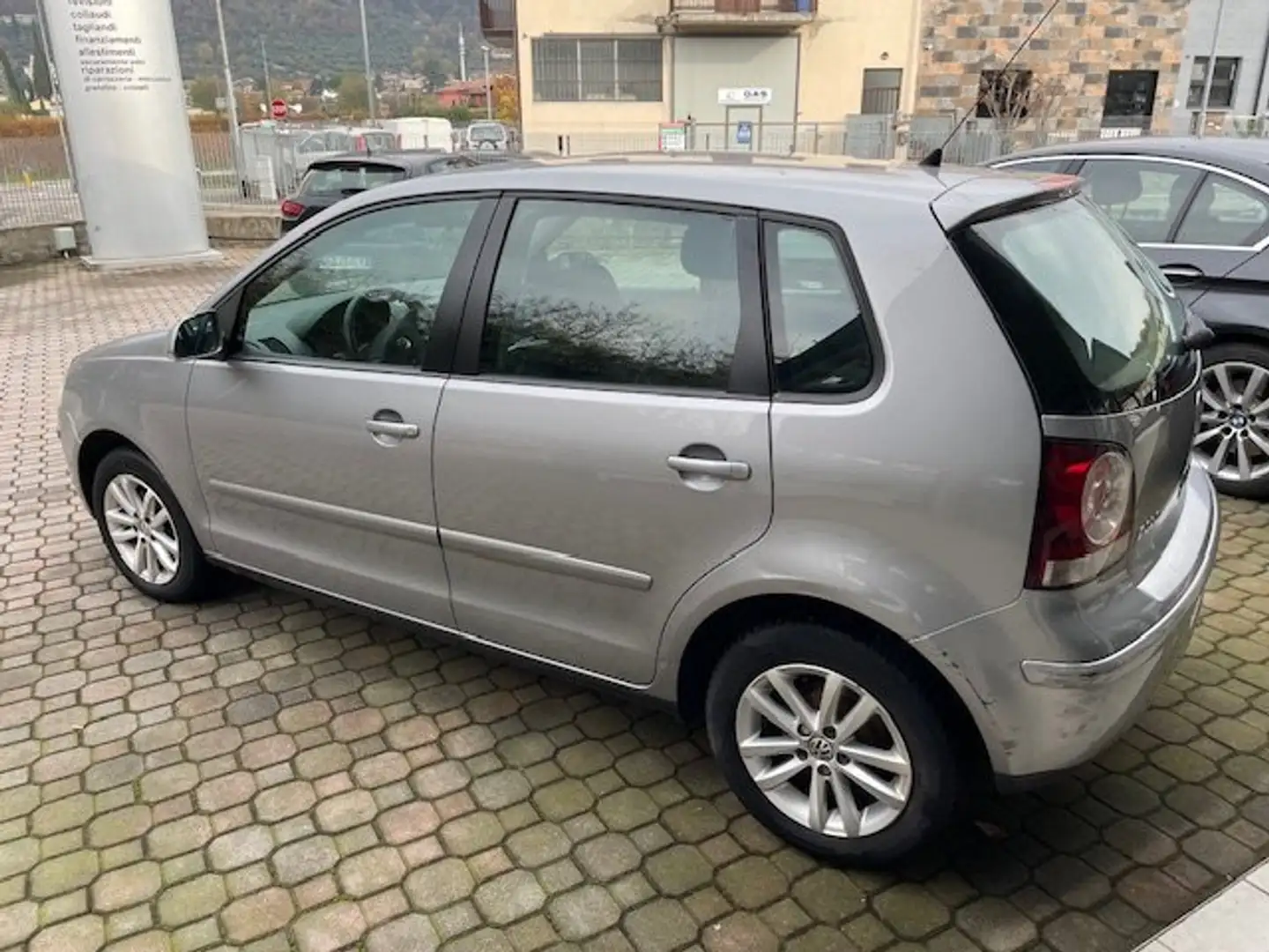 Volkswagen Polo Polo IV 2005 3p 1.4 Sportline 80cv Grigio - 2