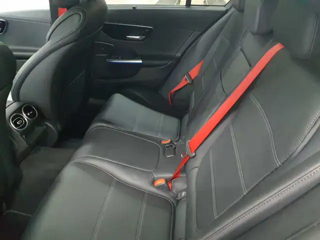 Mercedes-Benz C-Class view 13
