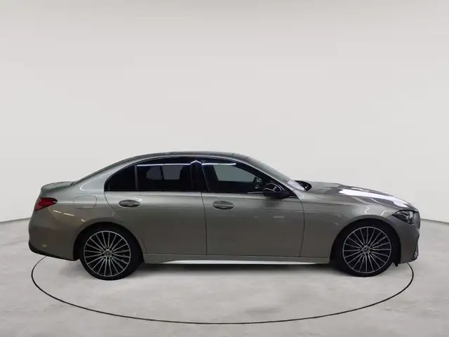 Mercedes-Benz C-Class view 3
