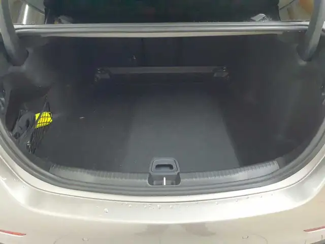 Mercedes-Benz C-Class view 15