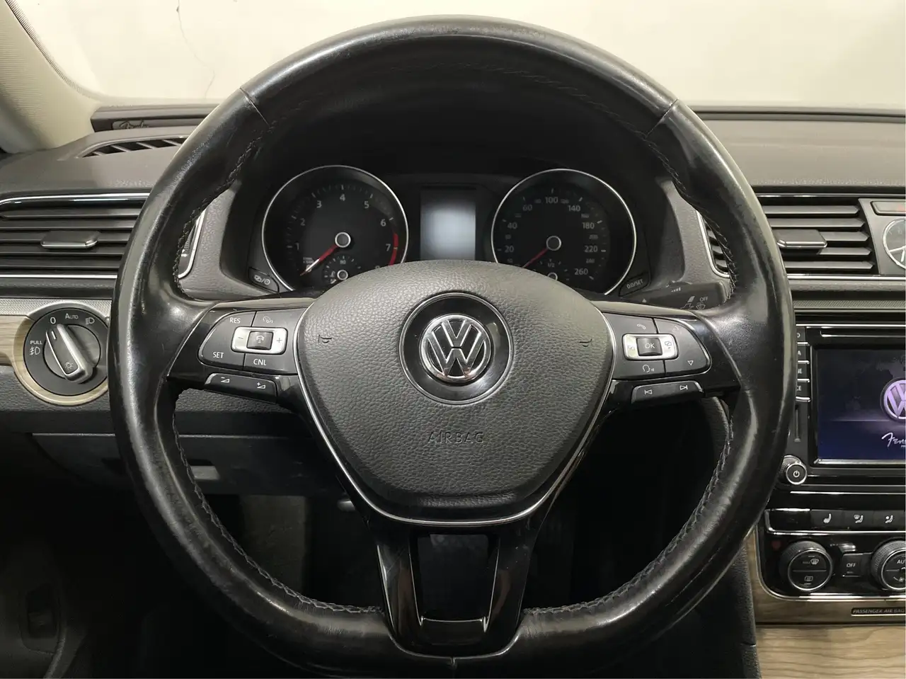 Volkswagen Passat снимка Volkswagen Passat