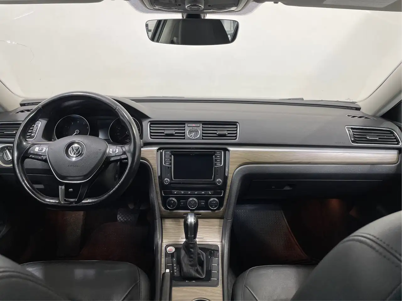 Volkswagen Passat снимка Volkswagen Passat