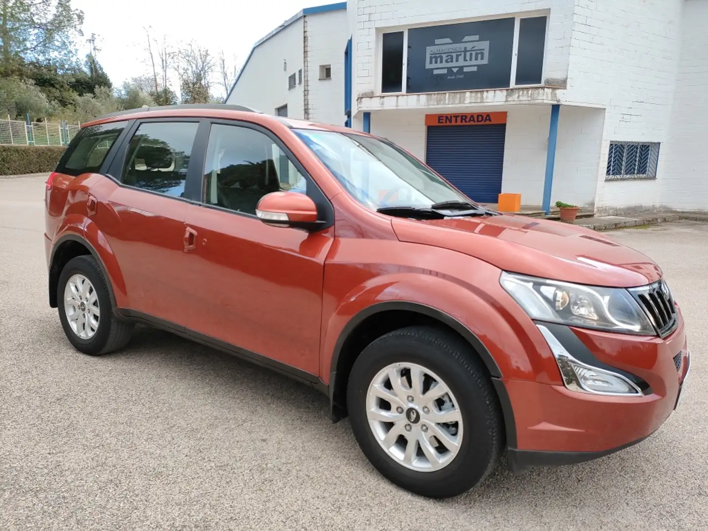 Mahindra XUV500 2.2D W8 AWD Pomarańczowy - 2