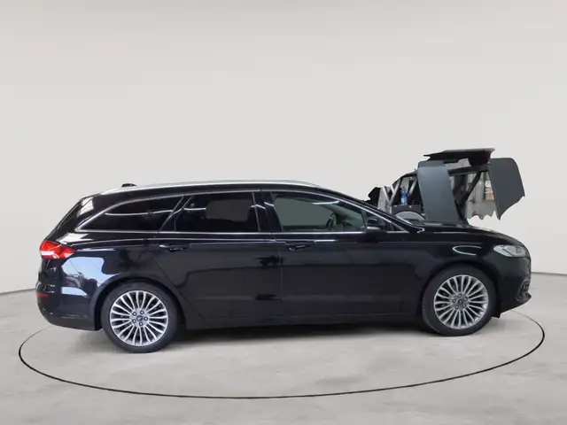 Ford Mondeo view 3