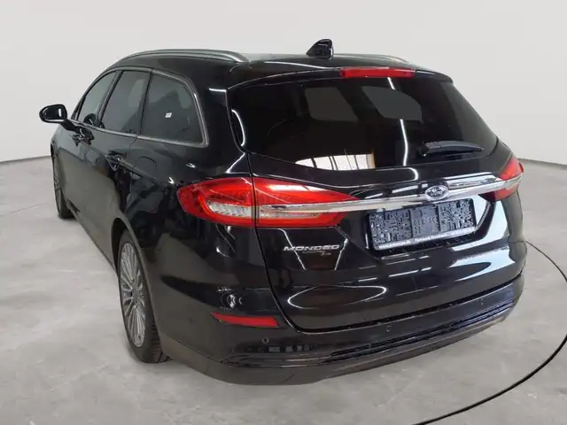 Ford Mondeo view 5