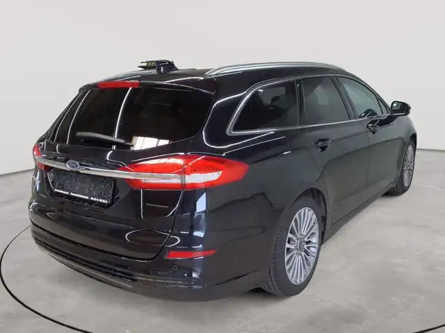 Ford Mondeo view 4