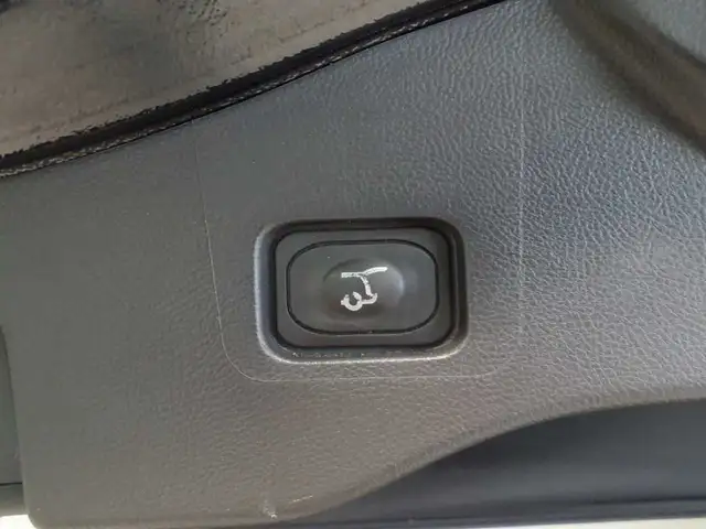 Ford Mondeo view 16
