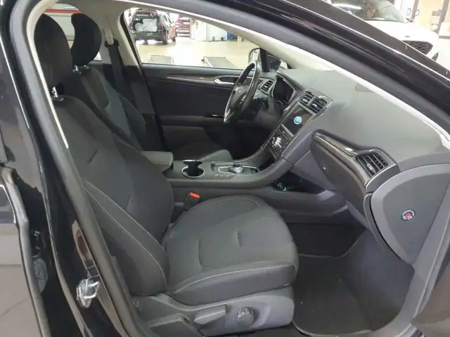 Ford Mondeo view 8
