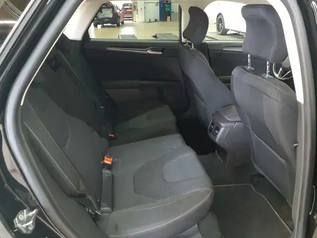 Ford Mondeo view 14
