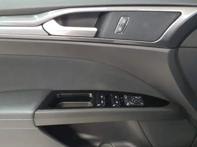 Ford Mondeo view 19