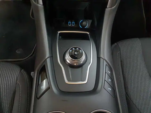 Ford Mondeo view 10