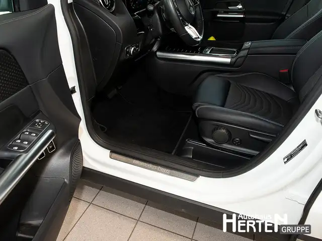 Mercedes-Benz Gla view 12