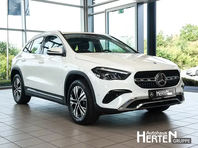 Mercedes-Benz Gla view 3