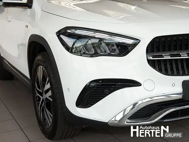 Mercedes-Benz Gla view 13