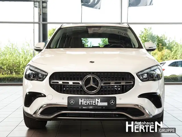Mercedes-Benz Gla view 2