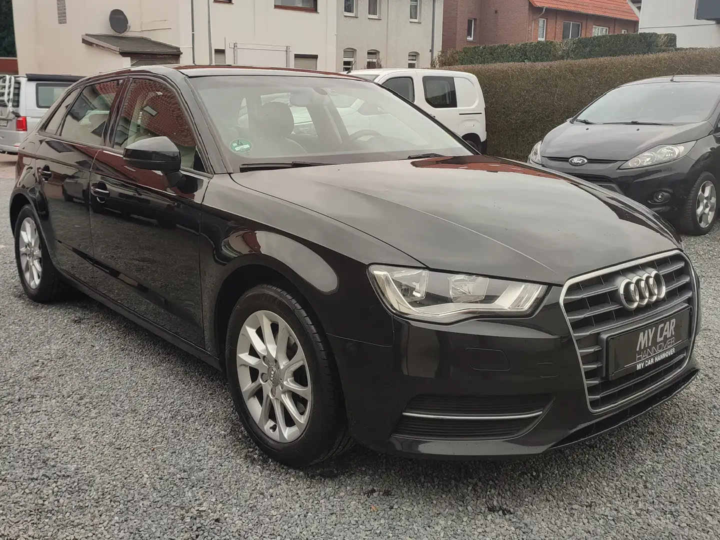Audi A3 Attraction AUTOMATIK *SCHIEBEDACH*SHZ*NAVI* Noir - 1