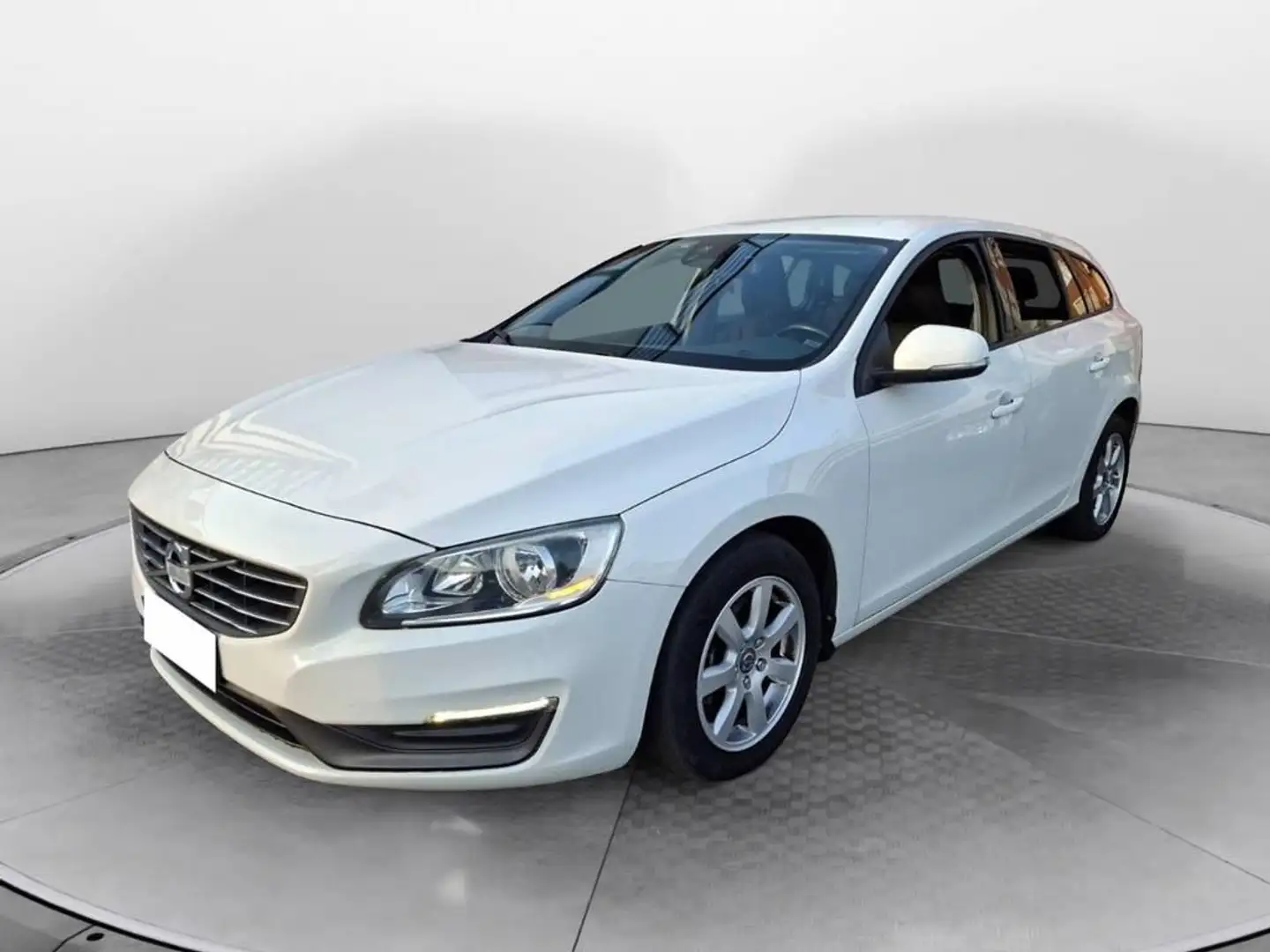 Volvo V60 2.0 D3 Momentum geartronic Weiß - 1