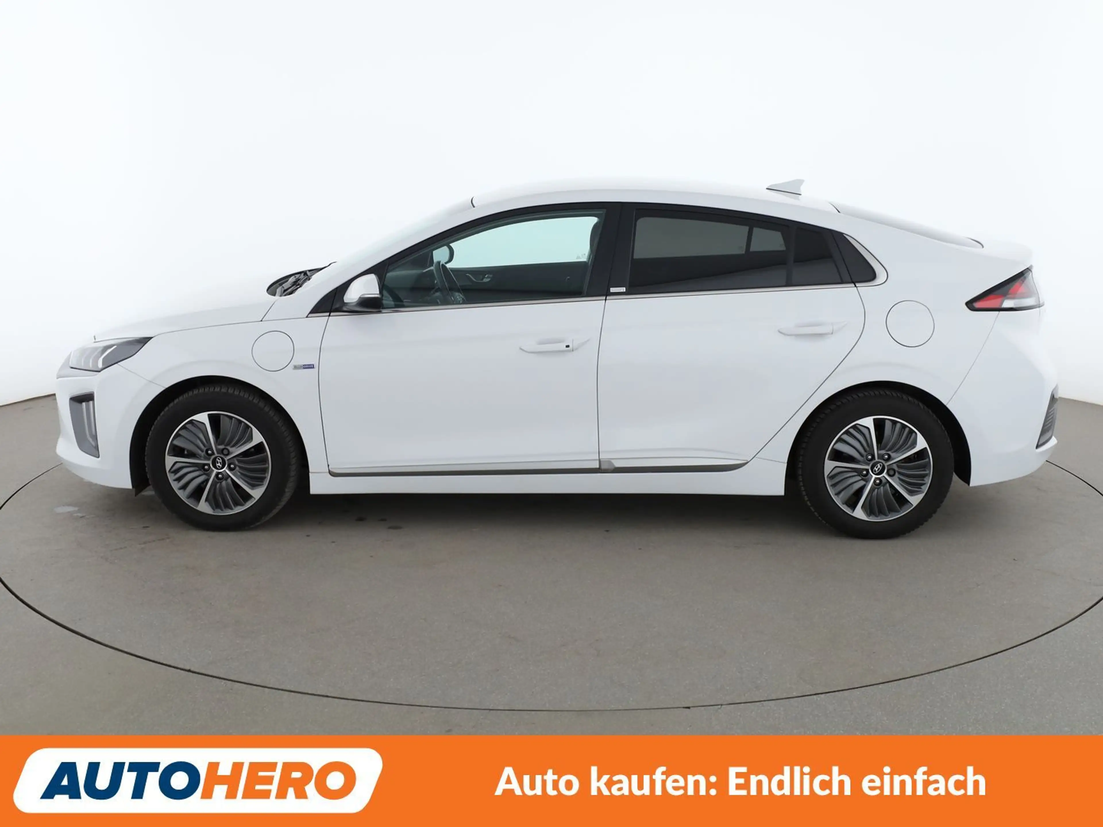 Hyundai IONIQ 1.6 Hybrid Style Aut.*NAVI*LED*CAM*PDC* — photo 3