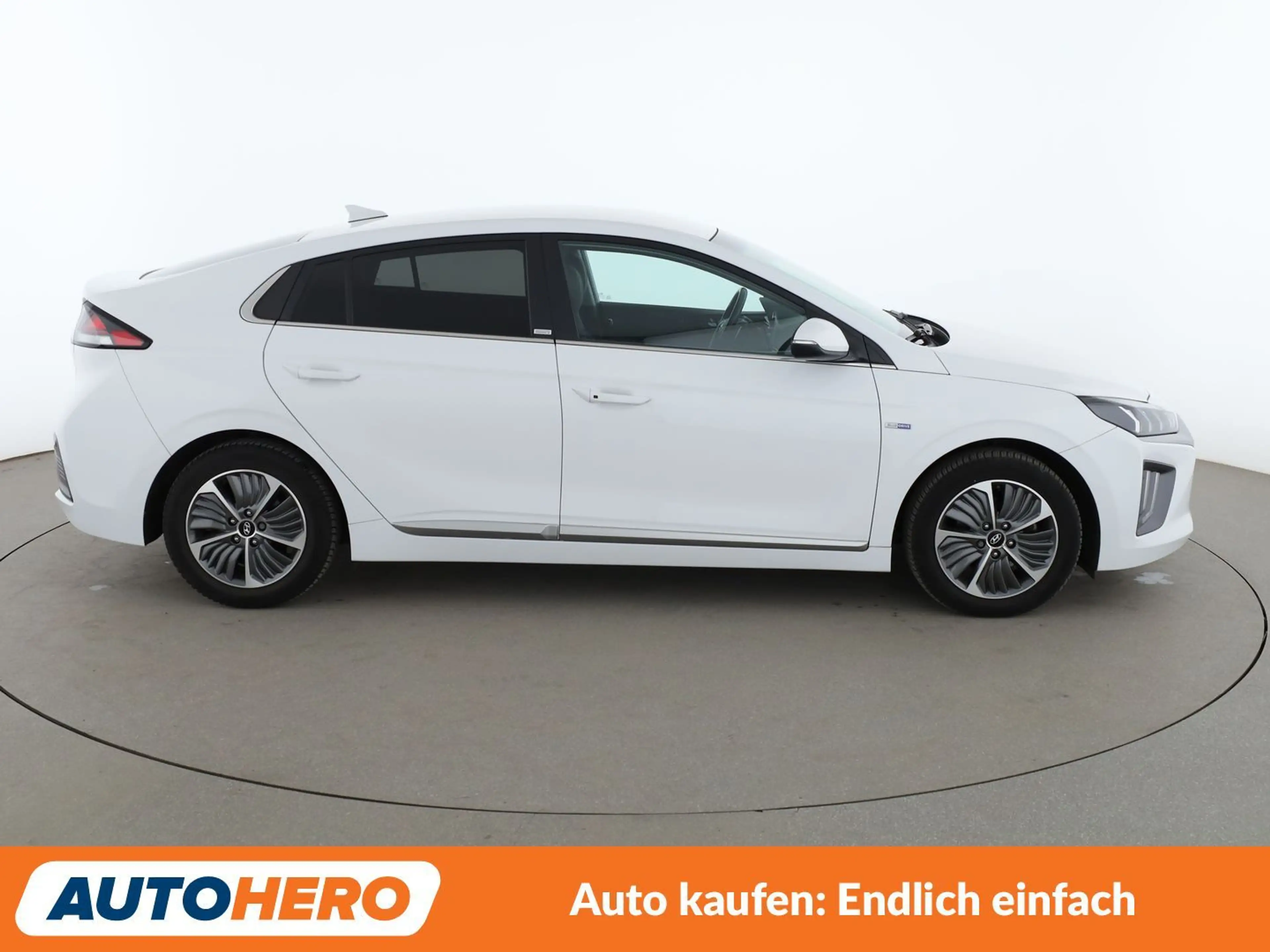 Hyundai IONIQ 1.6 Hybrid Style Aut.*NAVI*LED*CAM*PDC* — photo 7