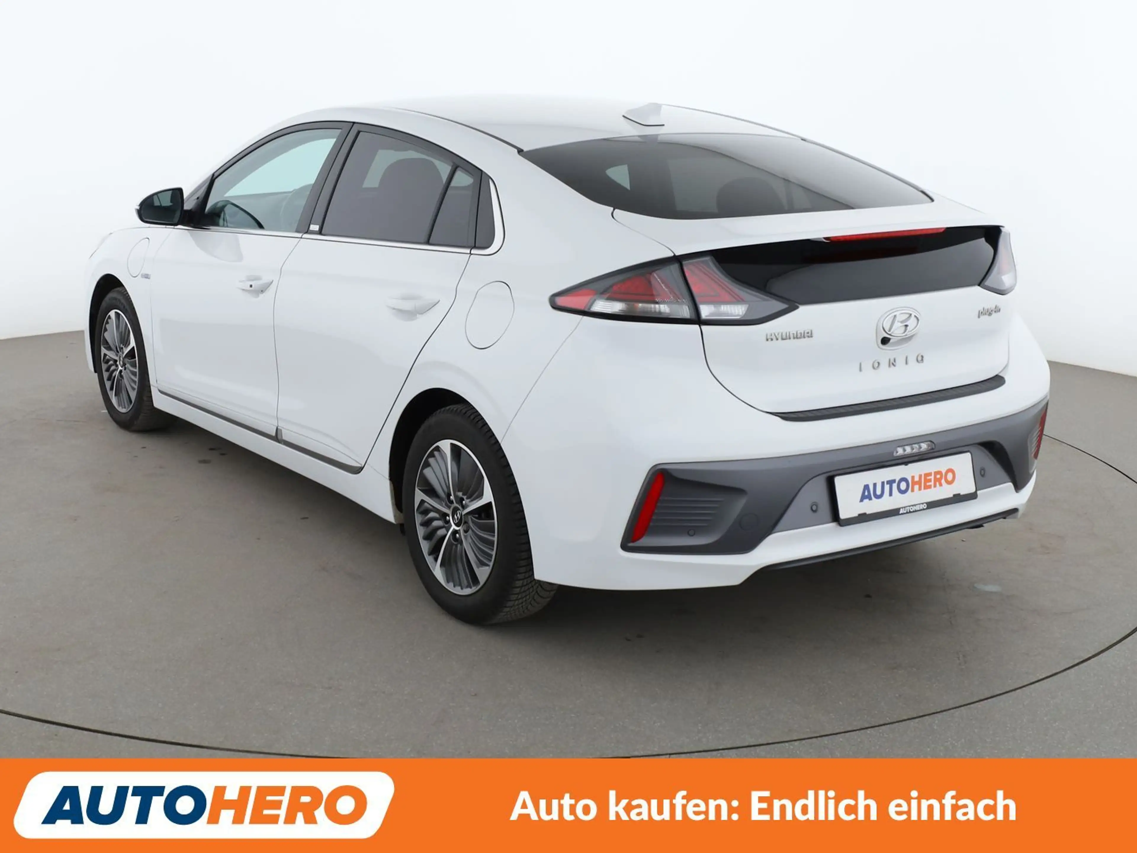 Hyundai IONIQ 1.6 Hybrid Style Aut.*NAVI*LED*CAM*PDC* — photo 4