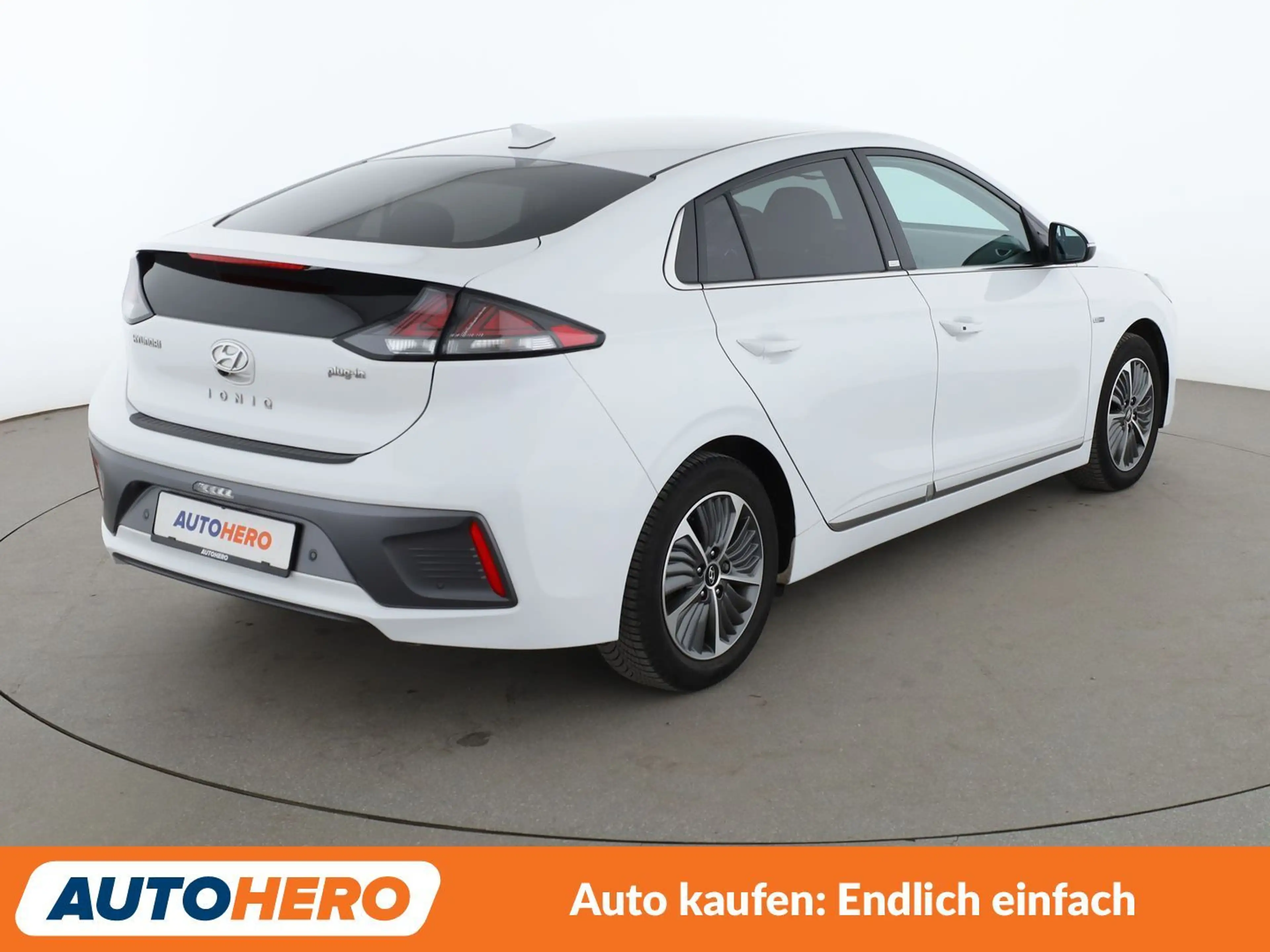 Hyundai IONIQ 1.6 Hybrid Style Aut.*NAVI*LED*CAM*PDC* — photo 6