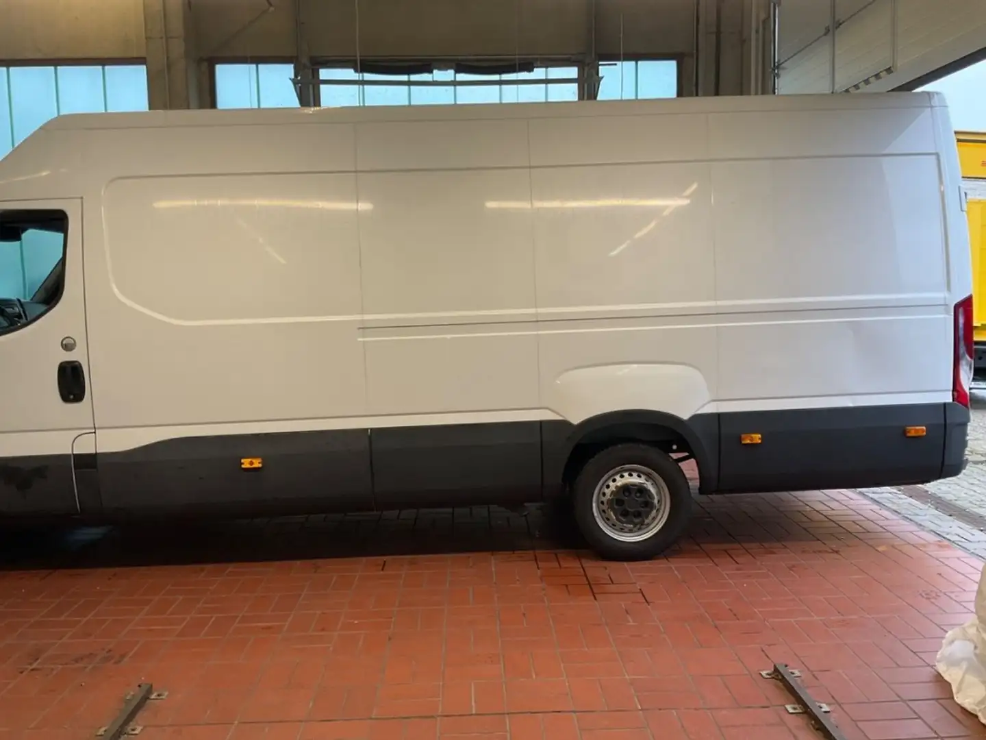 Iveco Daily Furgón 35C16 V 4100 H3 18.0 156 Weiß - 2