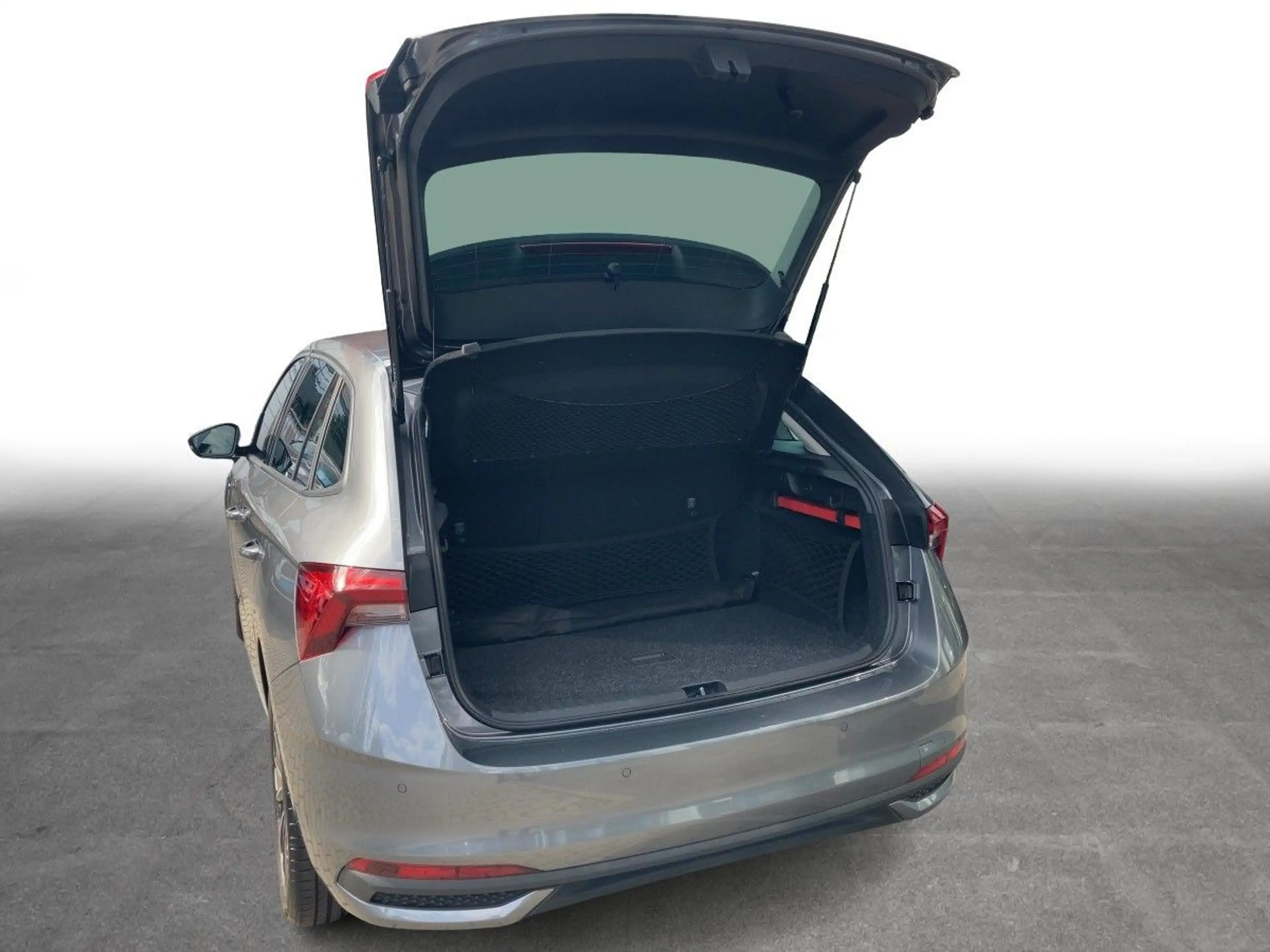Skoda Scala 1.5 TSI Drive — photo 6
