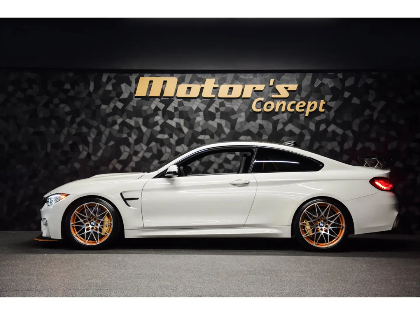 BMW M4 F82 GTS / 1 OF 700 Alb - 2