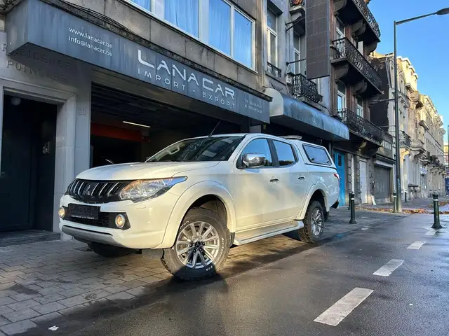 Mitsubishi L200 2.4 DI-D 4WD Blackline (EU6)