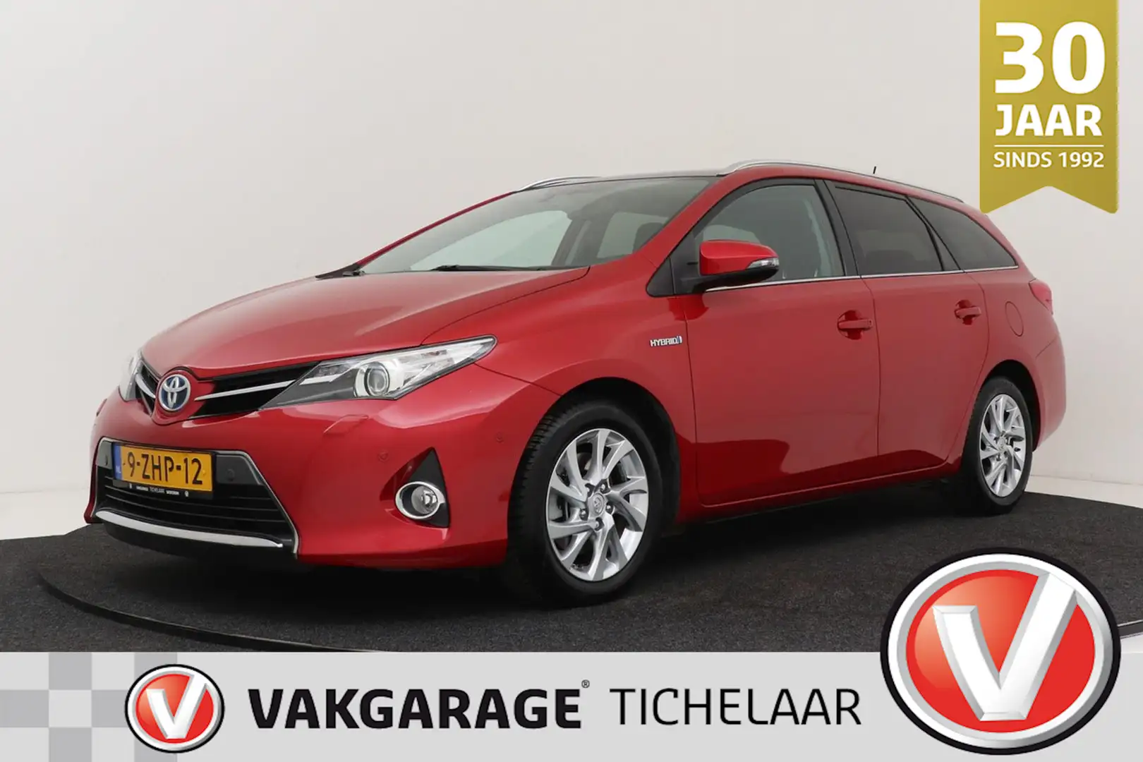 Toyota Auris Touring Sports 1.8 Hybrid Lease | Panoramadak | De Rood - 1