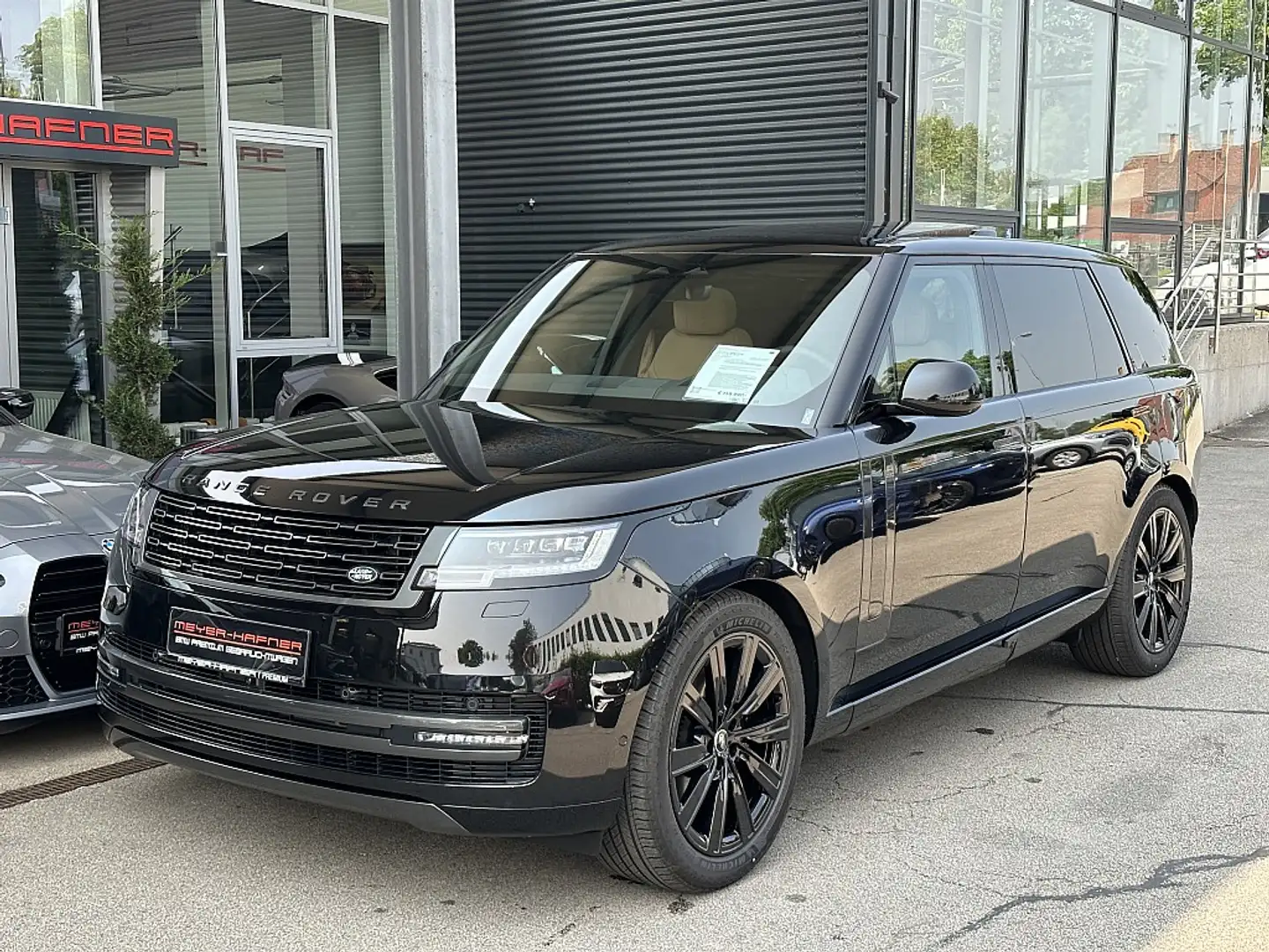 Land Rover Range Rover P460e PHEV LWB AWD HSE Aut. Schwarz - 1
