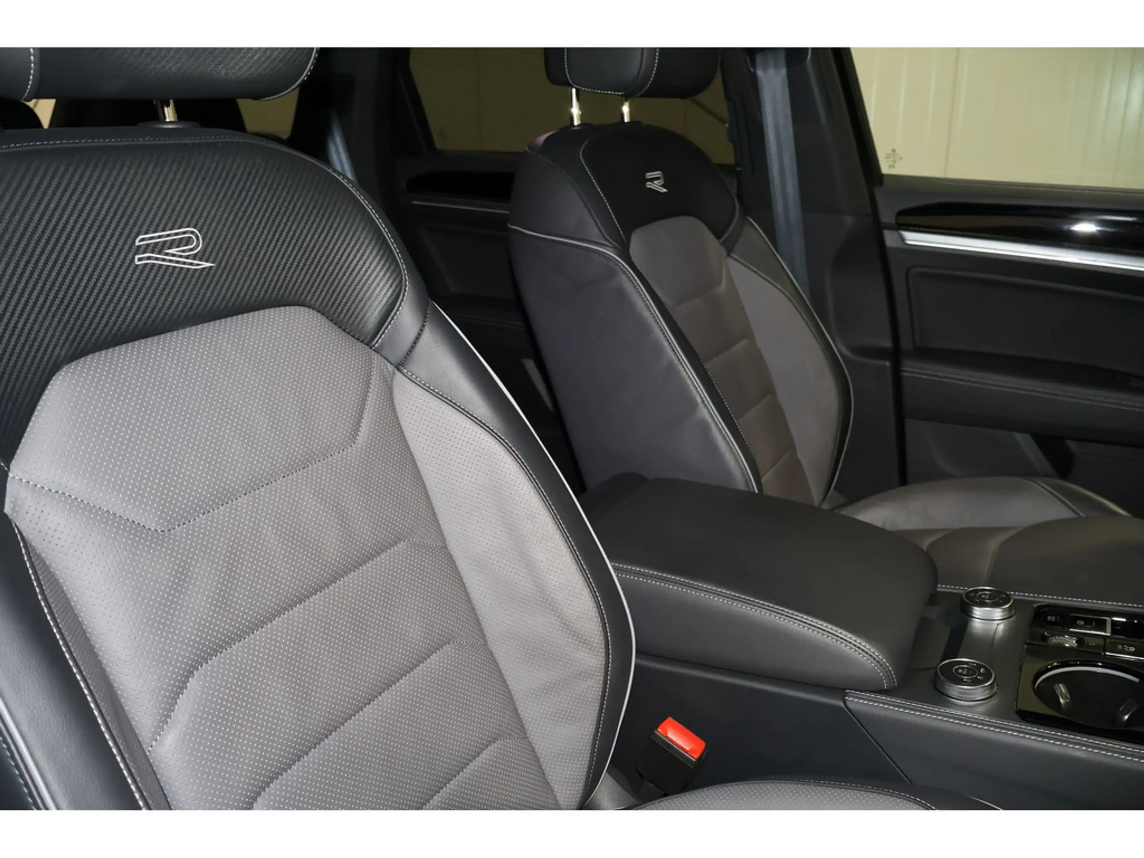 Volkswagen Touareg 3.0 TDI 4Motion R-Line Pano*Head-Up*AreaView * — photo 9