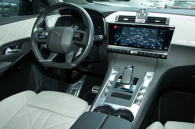 DS Automobiles DS 7 Crossback view 10