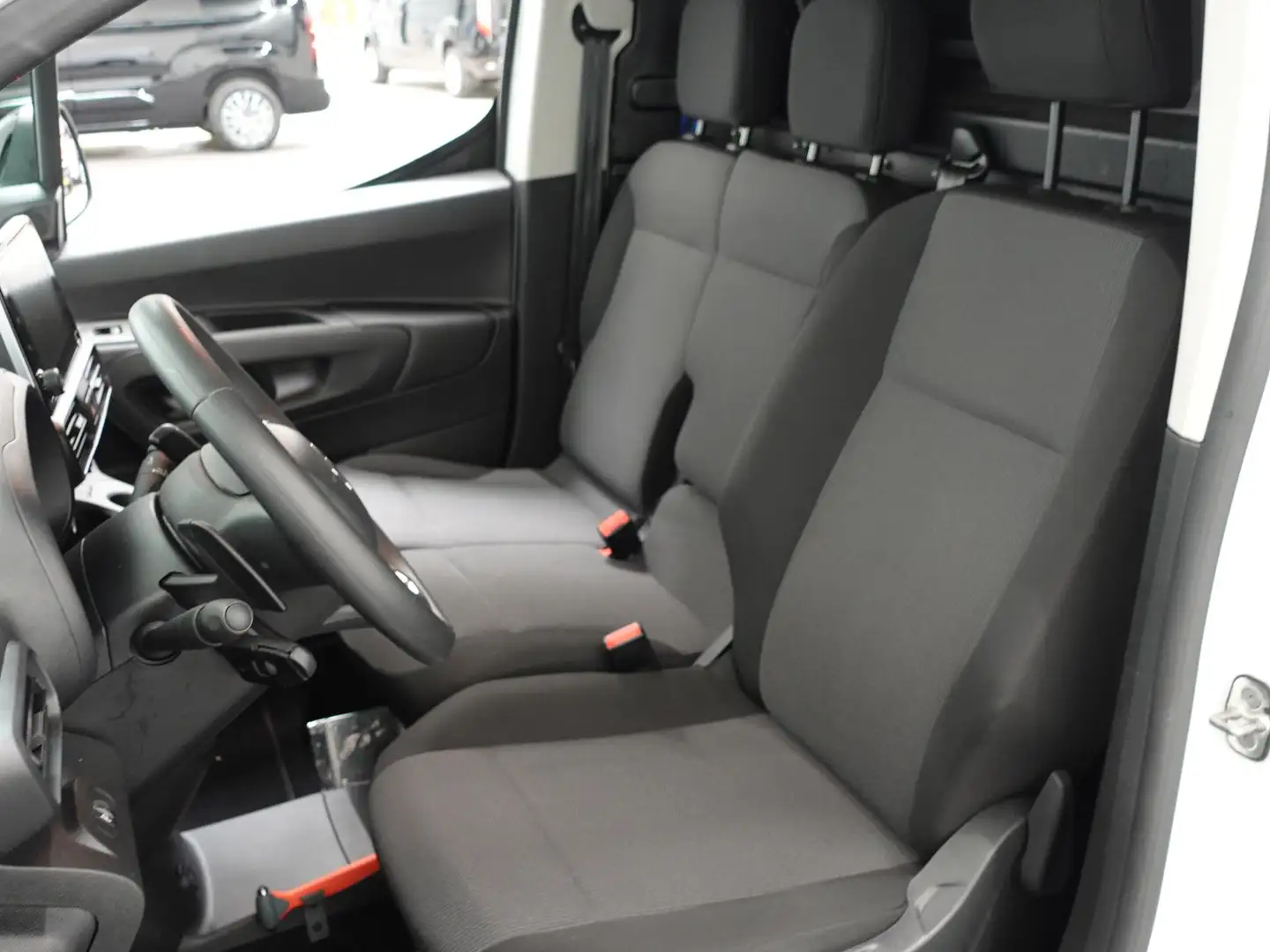Citroen Berlingo 1.5 BlueHDi 130PK L2 3-zits Automaat Airco Bluetoo Wit - 2