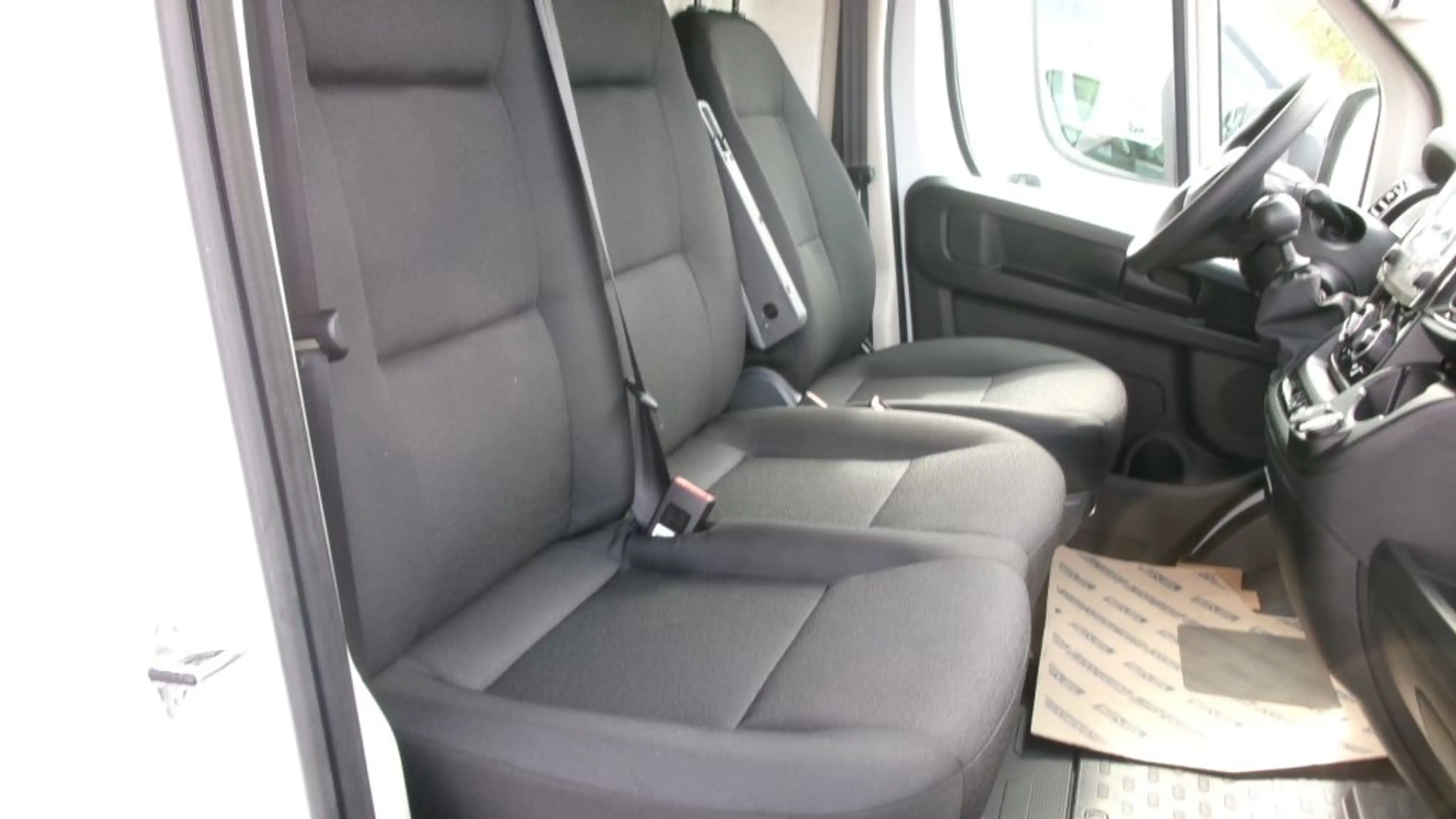 Citroen Jumper 2.2 Diesel 140 3.3T L3H2 (250 L/D/B) — photo 9