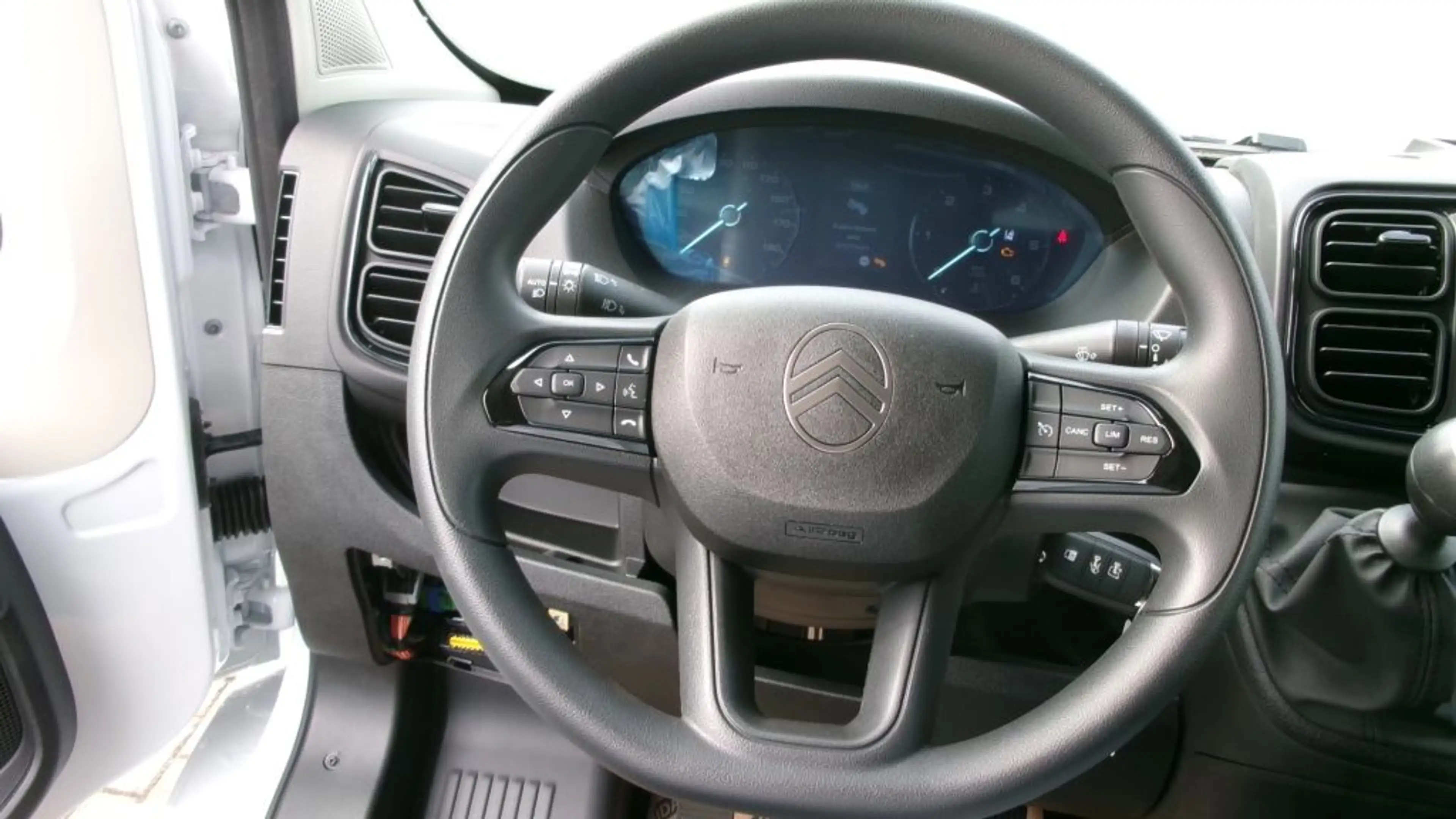 Citroen Jumper 2.2 Diesel 140 3.3T L3H2 (250 L/D/B) — photo 6
