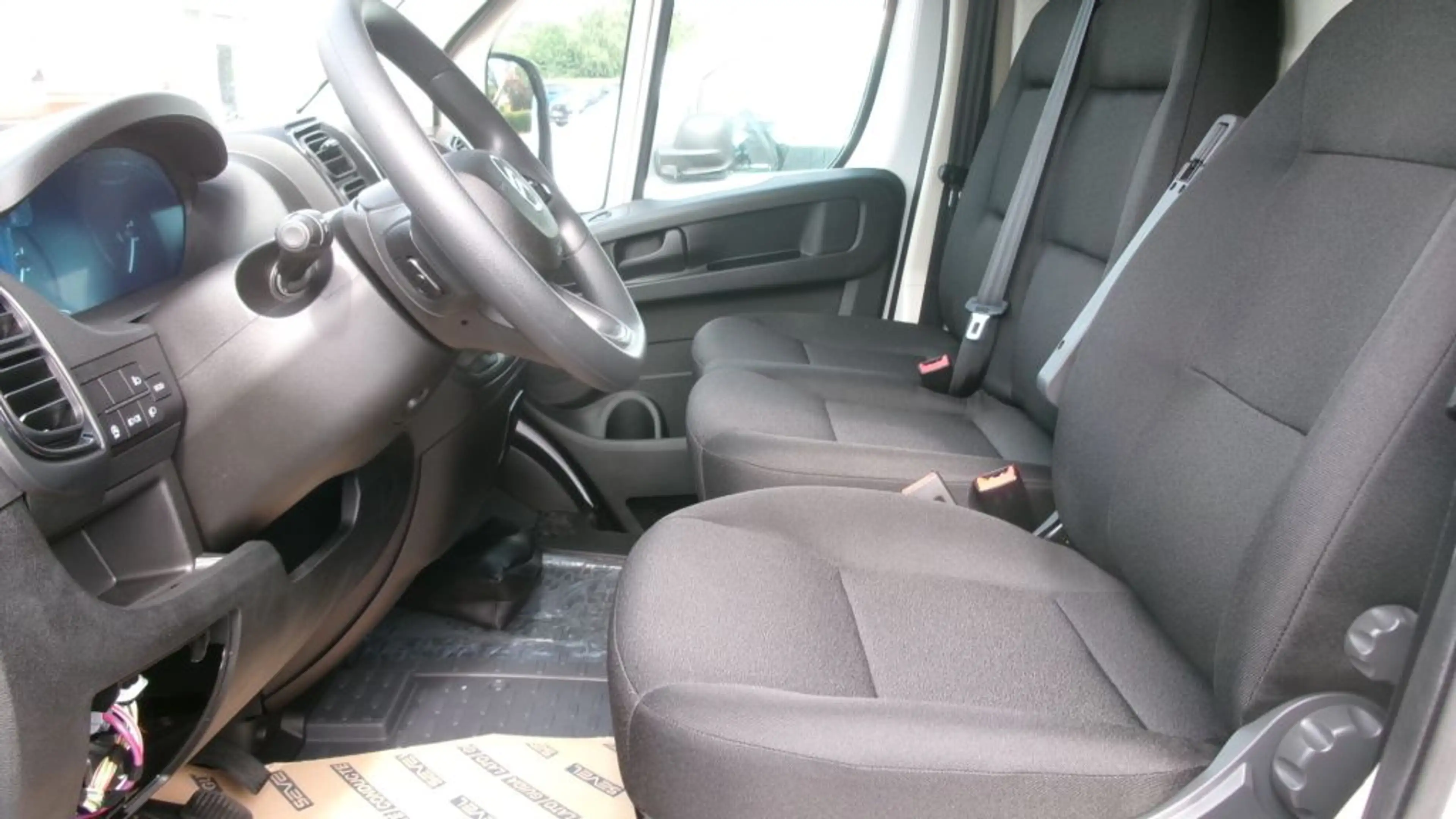 Citroen Jumper 2.2 Diesel 140 3.3T L3H2 (250 L/D/B) — photo 7