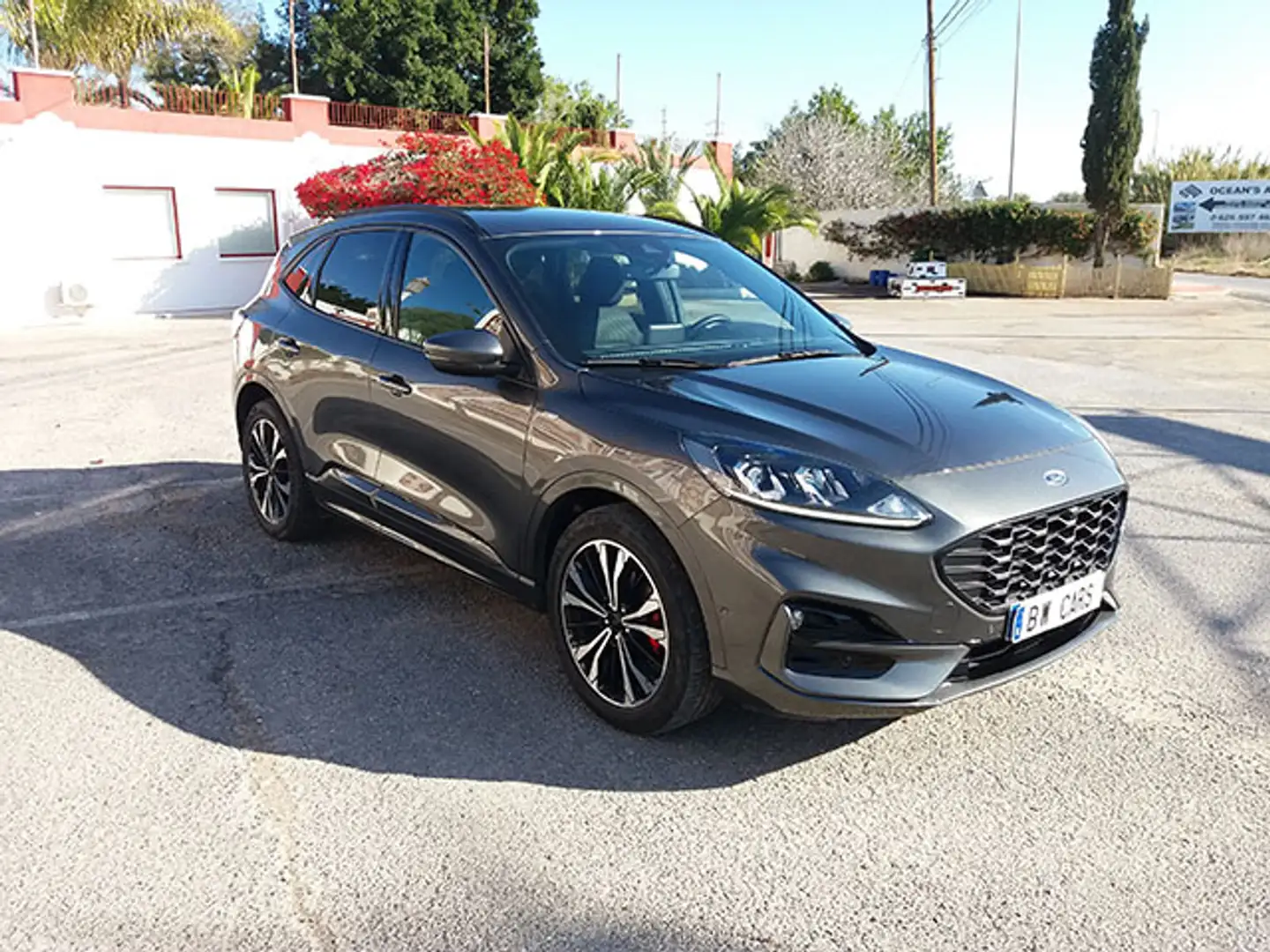 Ford Kuga 2.5 Duratec FHEV ST-Line 4x2 Aut. Grau - 2