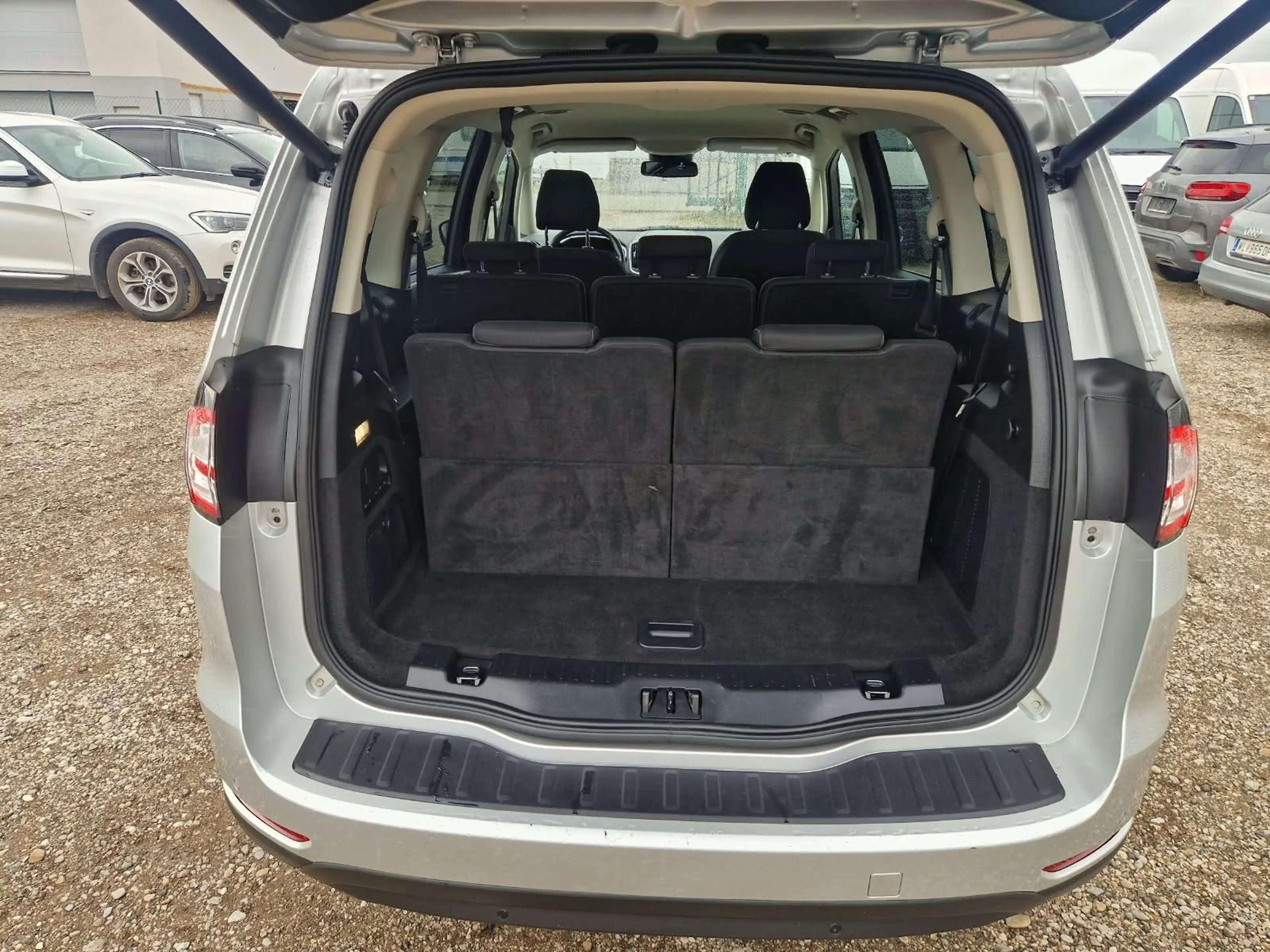 Ford Galaxy Titanium — photo 9