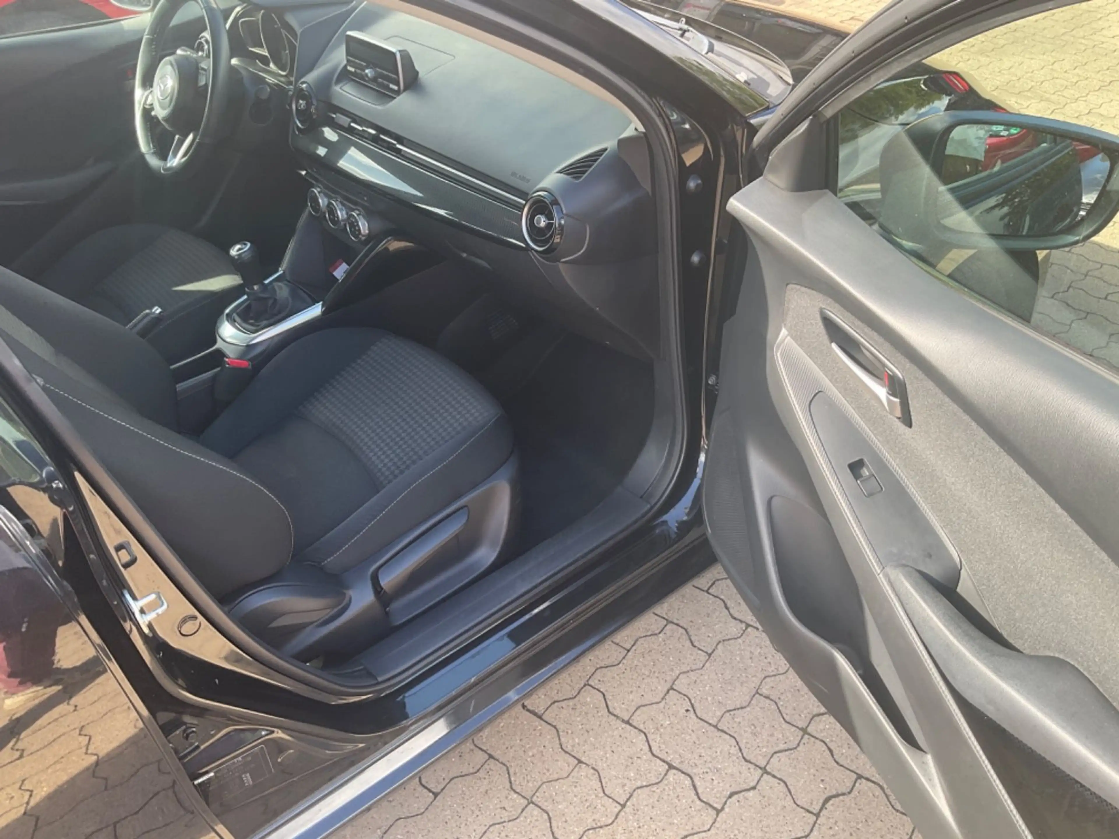 Mazda 2 Lim. Center-Line SkyActiv-G TÜV 07.2028 — photo 2