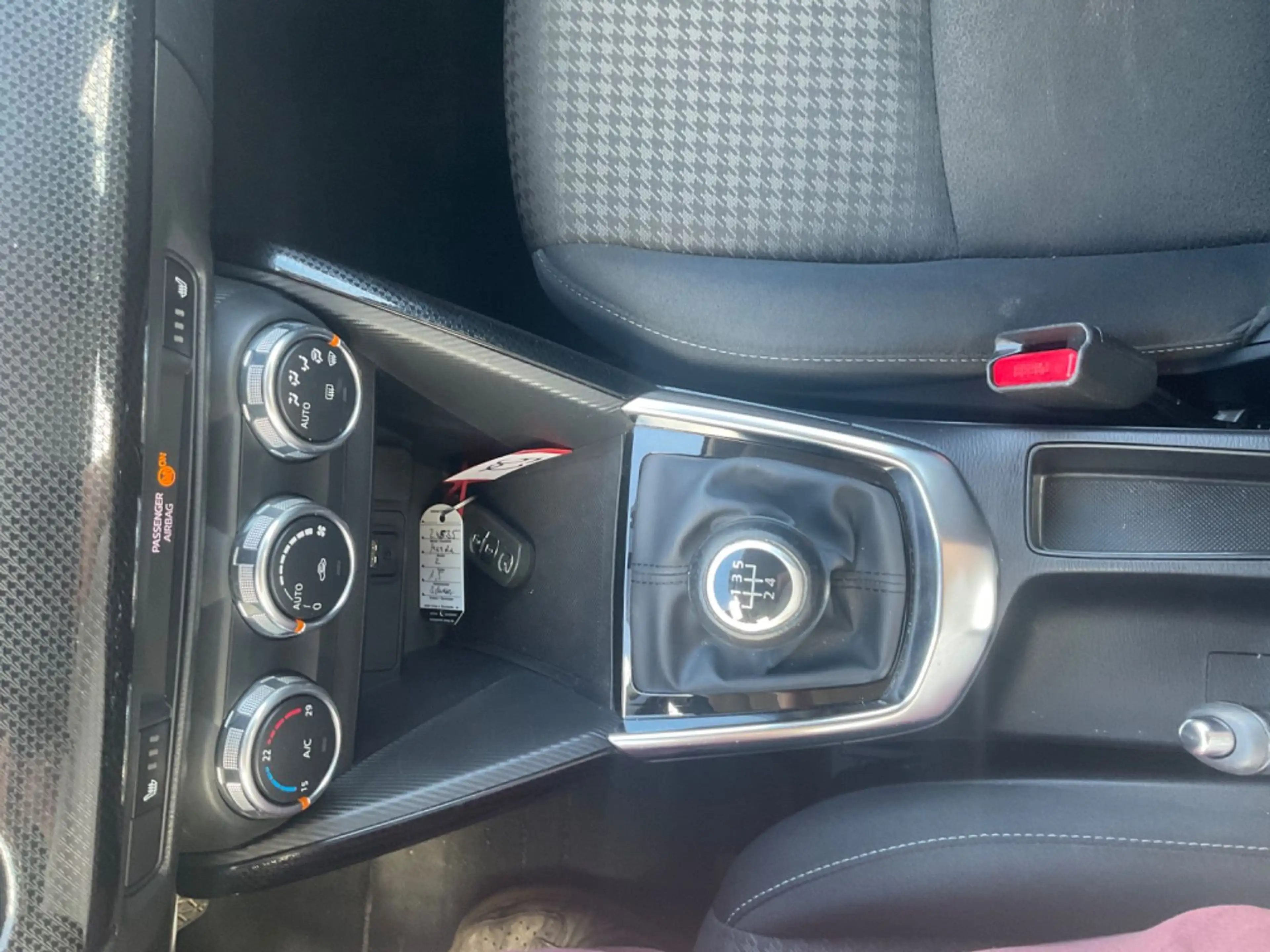 Mazda 2 Lim. Center-Line SkyActiv-G TÜV 07.2028 — photo 13