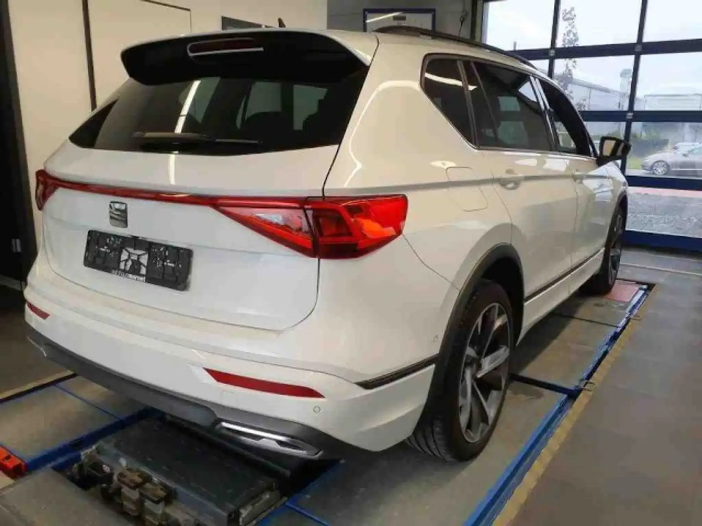 SEAT Tarraco FR e-Hybrid LEDER+PANO+ACC+360KAM+CARPLAY Klima Weiß - 2