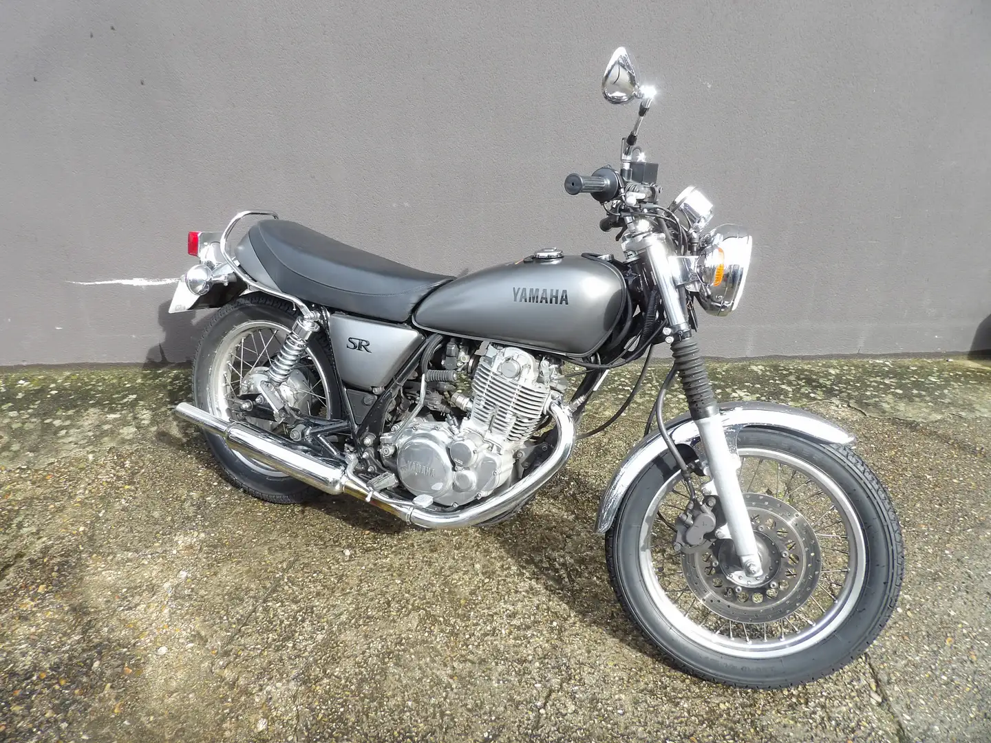 Yamaha SR 400 Grigio - 1