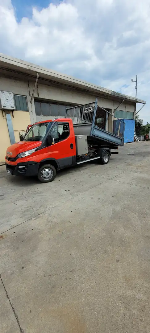 Iveco Daily 35 - 120 Rosso - 1