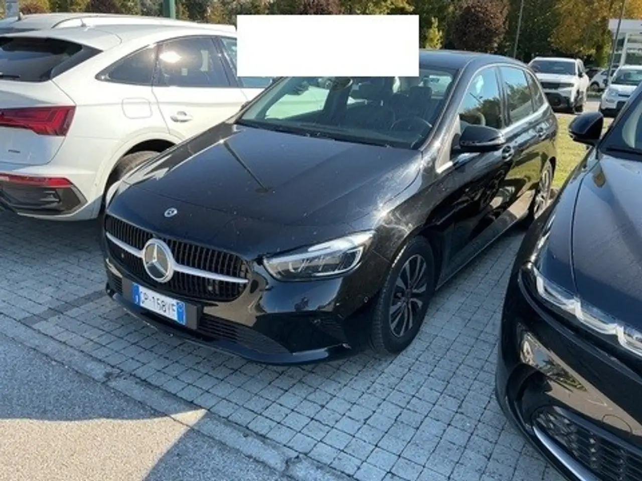 Mercedes-Benz B 180