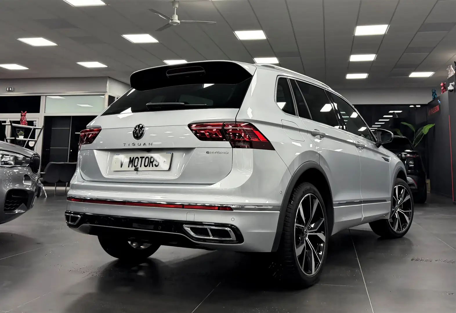 Volkswagen Tiguan eHybrid 245 R-LINE Exclusive GTE IQdrive Design' Gris - 2