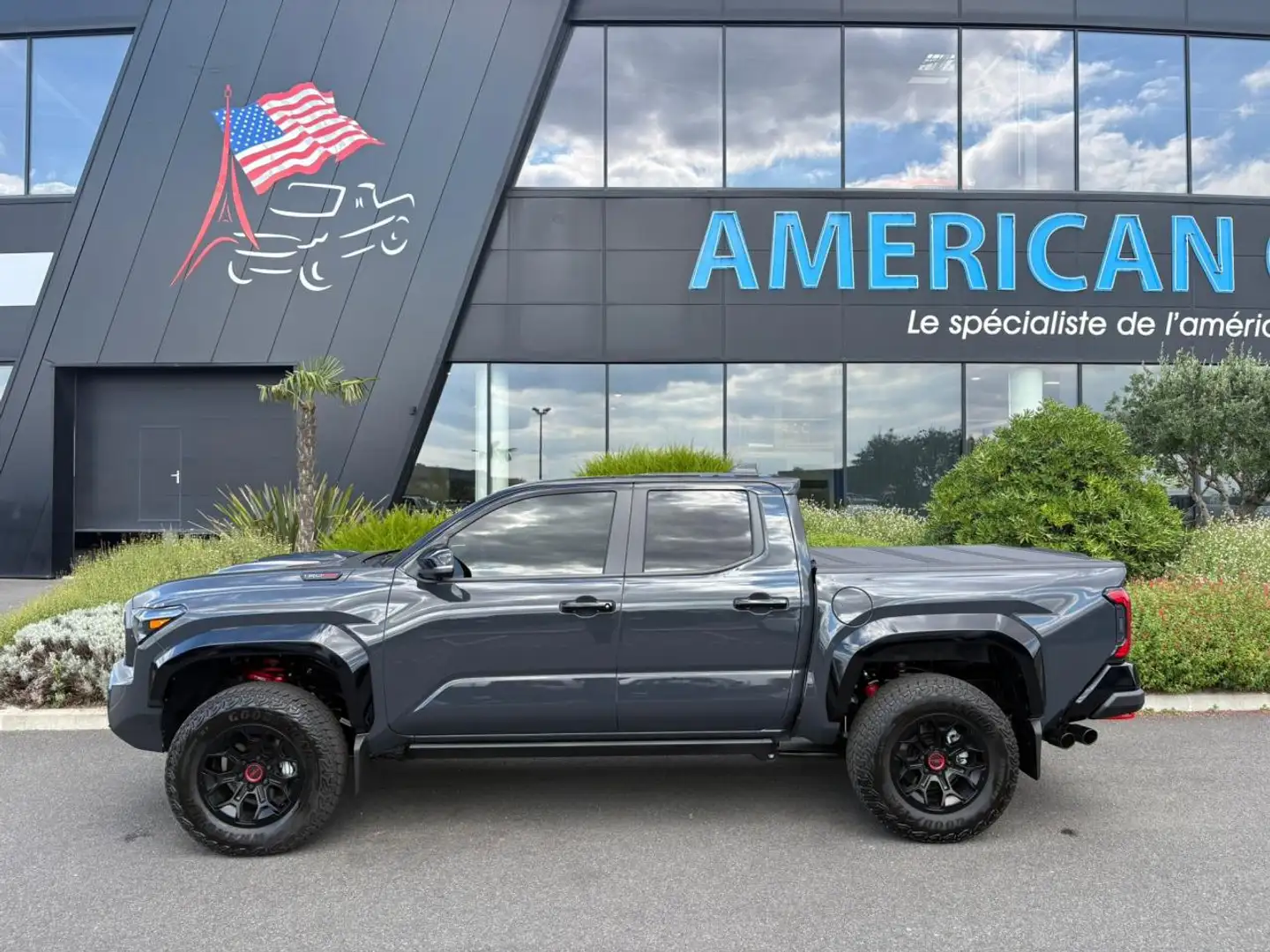 Toyota Tacoma TRD PRO I-FORCE MAX 2.4L 4-Cyl. Turbo Hybrid Grau - 2